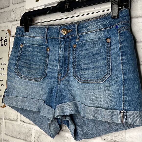 True Freedom Cuffed Jean Shorts Size 7 Medium Large - Picture 2 of 7